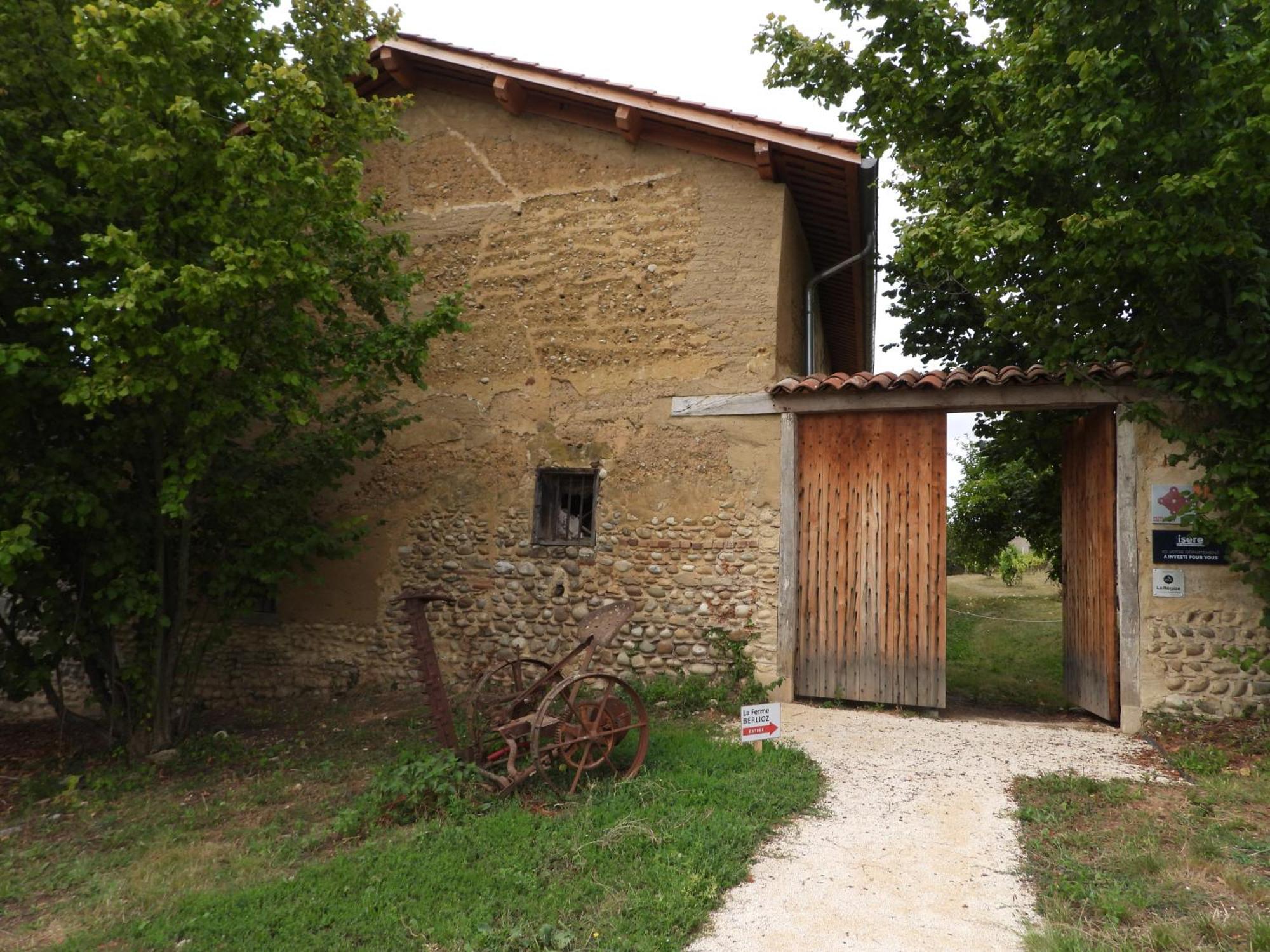 La Ferme De Berlioz Aparthotel La Cote-Saint-Andre Ngoại thất bức ảnh